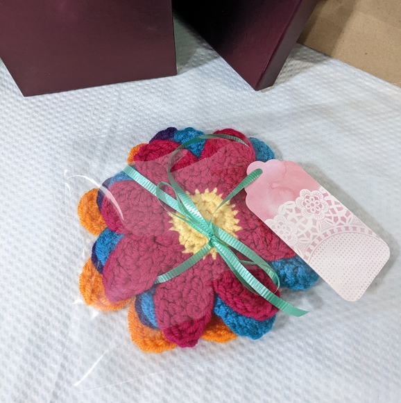NEW Coasters Daisy Crochet Flower Set of 4 Vibrant Colors HANDCRAFTED - Picture 5 of 6
